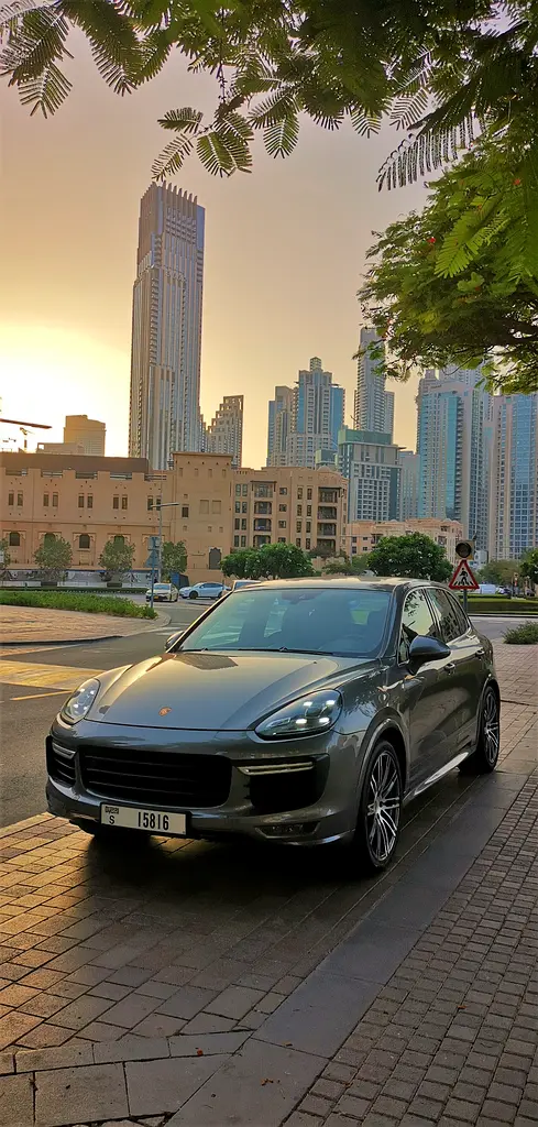 Porsche Cayenne 2016 — photo 1 of 8