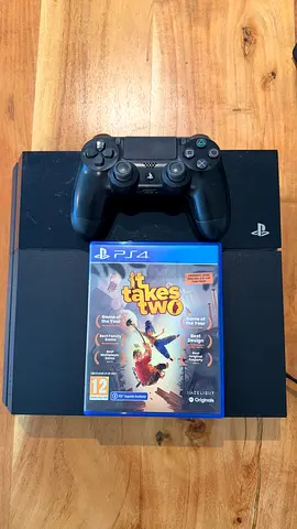 PlayStation 4 (500GB)