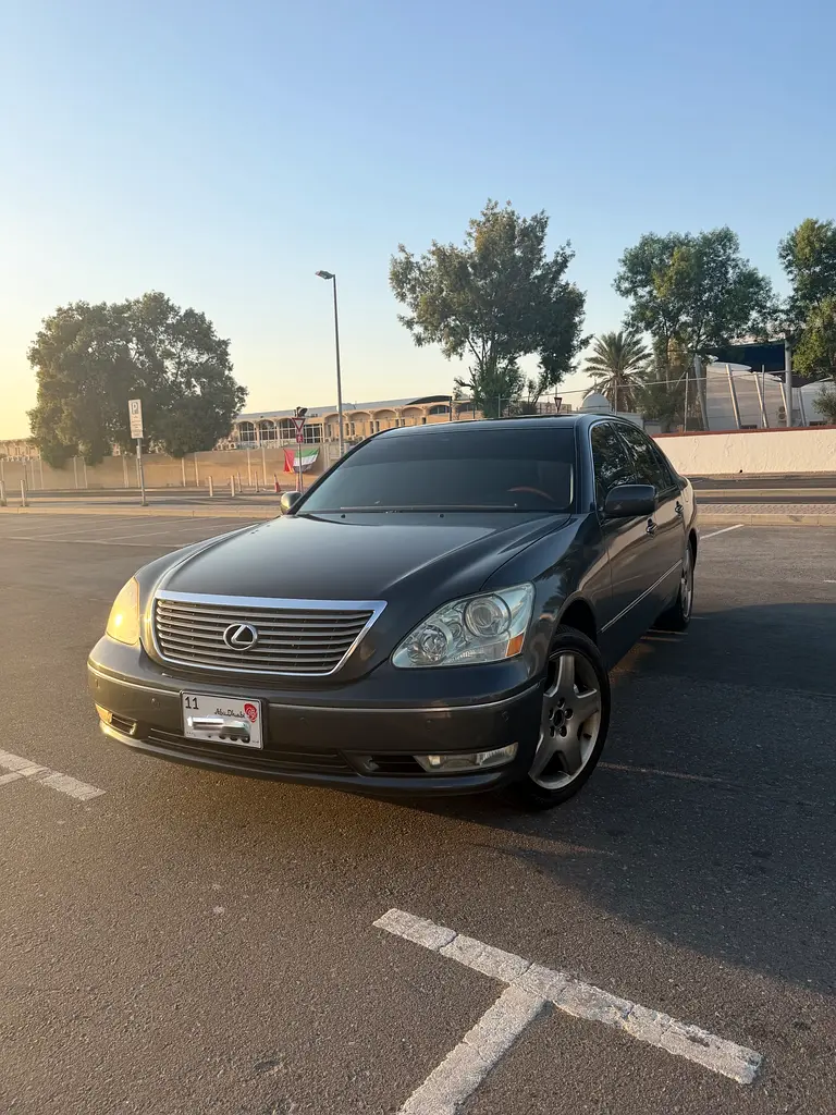 Lexus LS-Series 2004 — photo 1 of 7