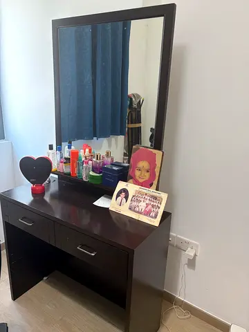 Dark wood dressing table with large mirror and 2 drawers
