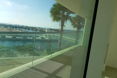 √ HOT | Sea View and Vacant | Waterfront Living √