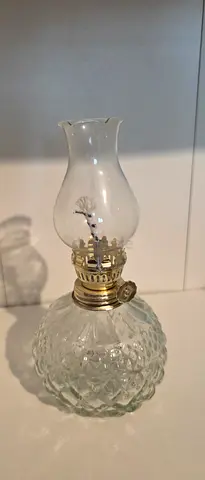 Small vintage-style glass oil lamp (working condition)