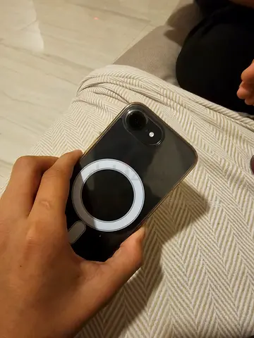 iPhone 16e