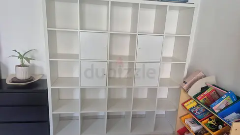 Ikea Kallax 5x5 Cube Storage Shelf Unit with 4 inserts