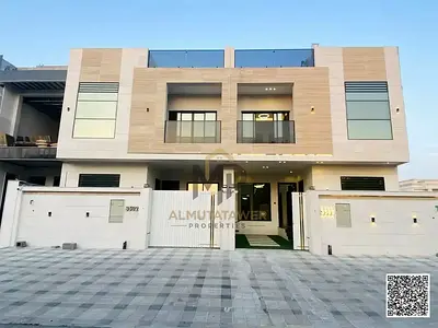 فيلاتاون هاوس فاخرة مكونة من 5 غرف موزعة على طابقين وروف، تقع في موقع متميز قريب من جميع الخدمات. ملكية حرة