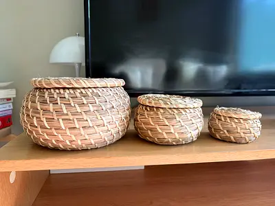 Set of 3 Seagrass Baskets with Lids – Excellent Condition
