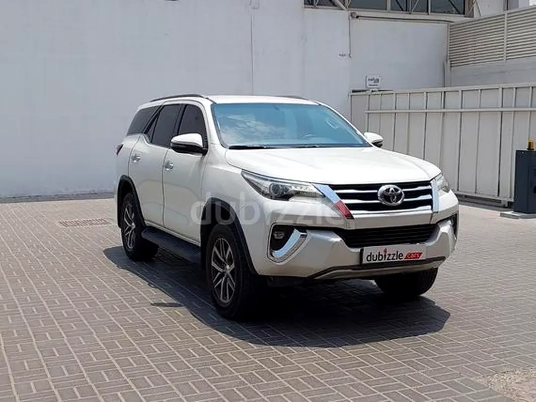 Toyota Fortuner 2018 — photo 1 of 12