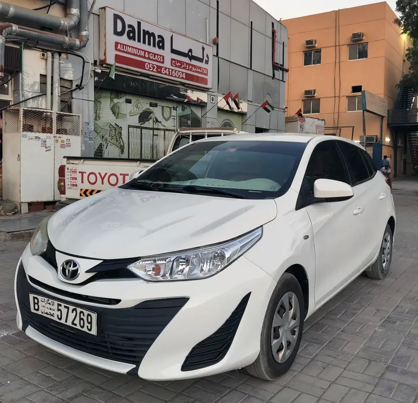 Toyota Yaris 2018 — photo 1 of 4
