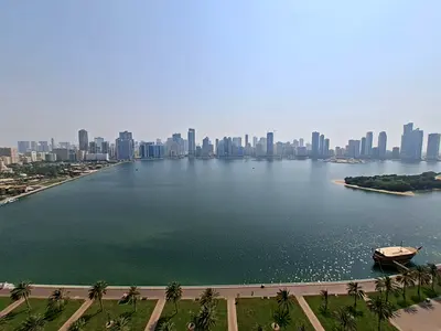For rent in Sharjah – Al Majaz 1 A nice apartment with a direct sea view, 3 bedrooms and a living r