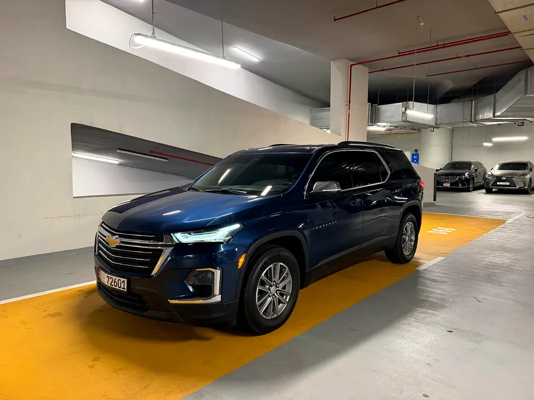 Chevrolet Traverse 2023 — photo 1 of 15