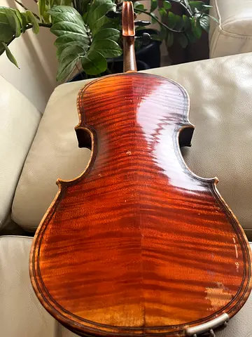 Maggini old violin