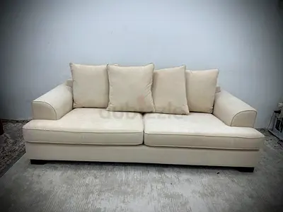 Looks great condition the one brand Kingston sofa