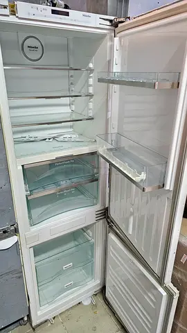 Miele built in Bottom freezer style fridge Exellent Condition