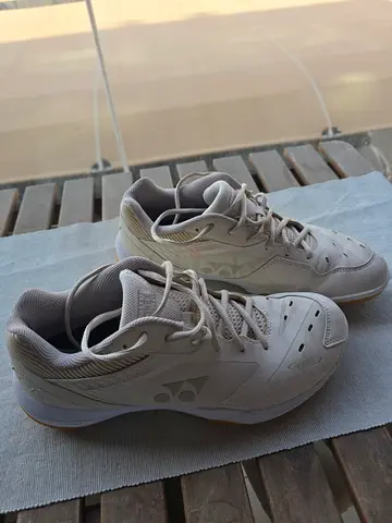 Yonex 65 Power Cushion - Beige Badminton Shoes - Size US 9.5, Light Use