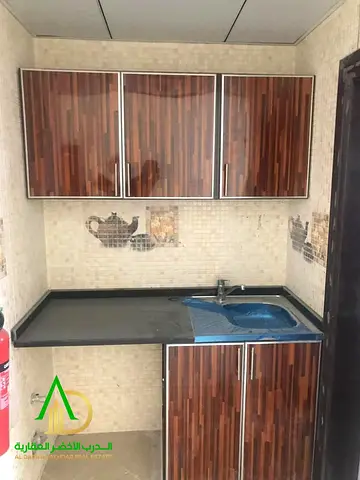 مساحه كبيره + مطبخ منفصل + بنايه عائلات