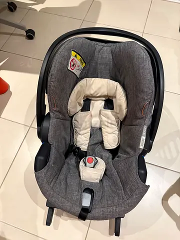 Infant Seat Stokke with car base