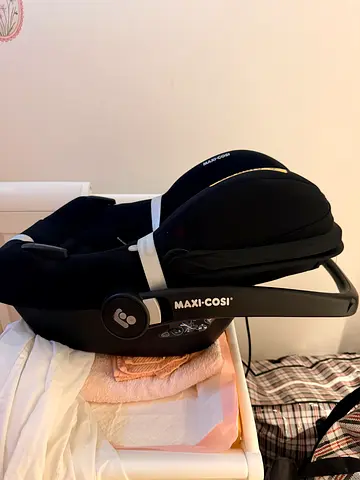 Maxi-Cosi Infant Car Seat - Black (Good Condition)