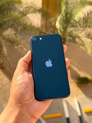 iPhone SE 3 midnight