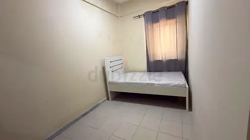 Available partition room with window spacious in dip 1 ewan residence near almaya supermarket