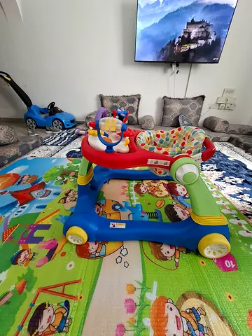 Mama Love Baby Walker with Rotating Seat – Excellent Condition