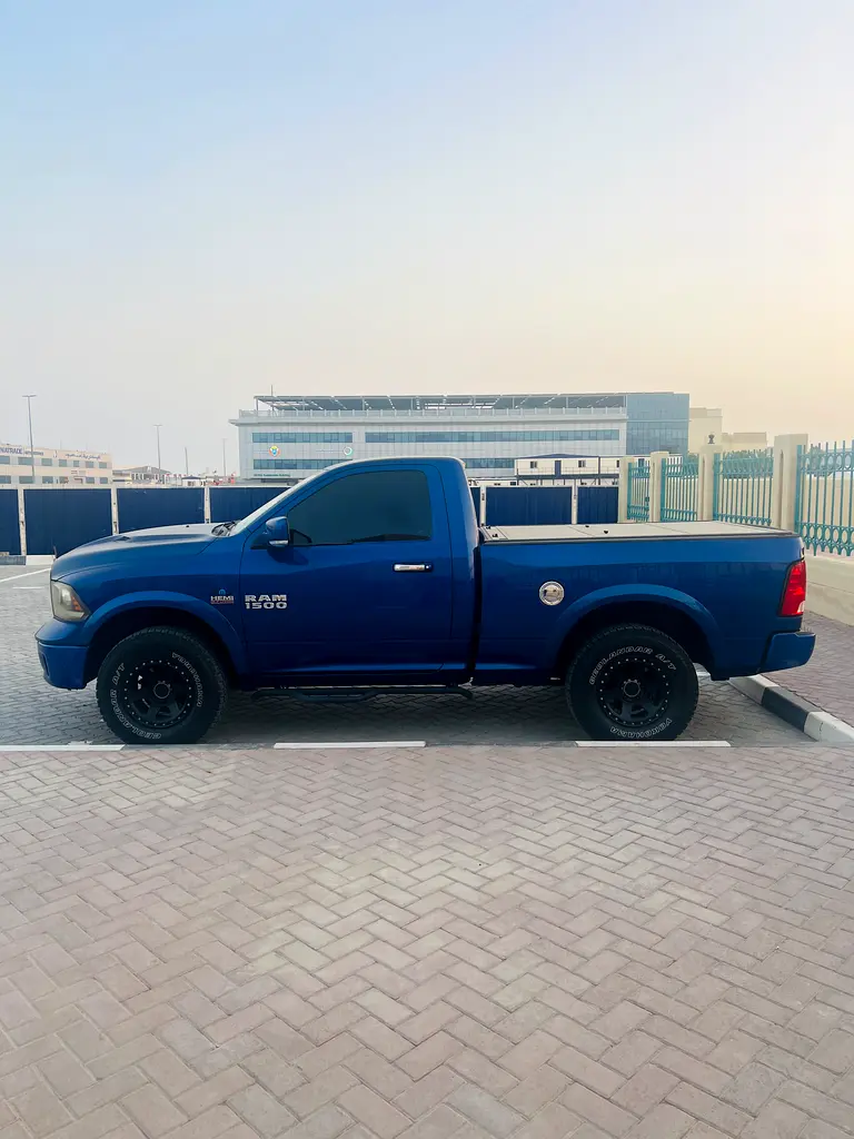 Dodge Ram 1500 2015 — photo 1 of 10