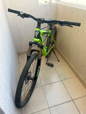 Green mountain bike - good condition, lightweight frame
