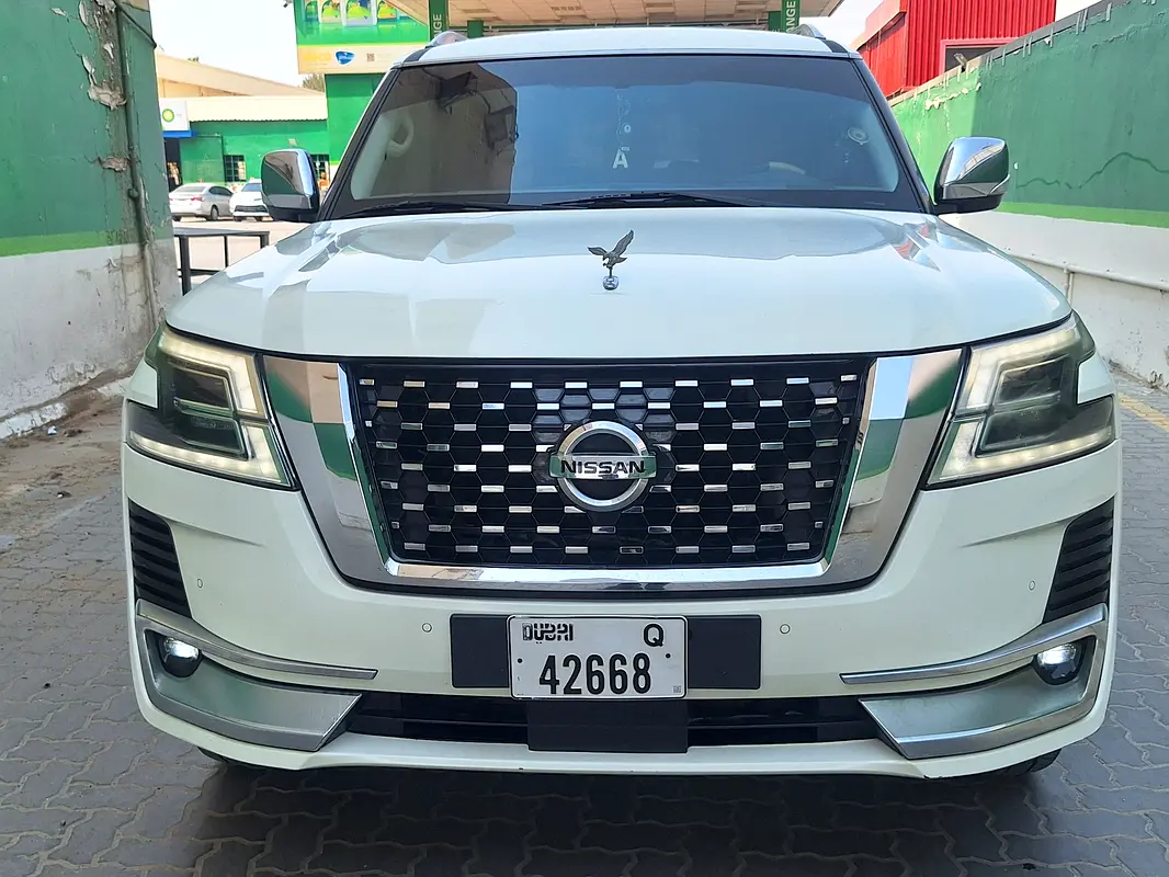 Nissan Patrol 2011 — photo 1 of 18