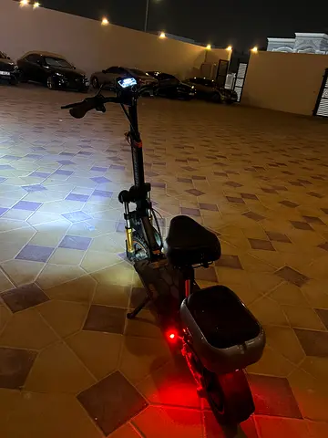 Kugookirin M5 Pro Electric Scooter with Seat and Storage Box - Good Condition