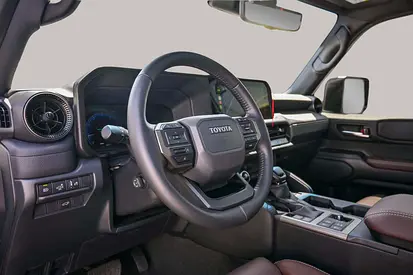 2025 Toyota PRADO — фото 11