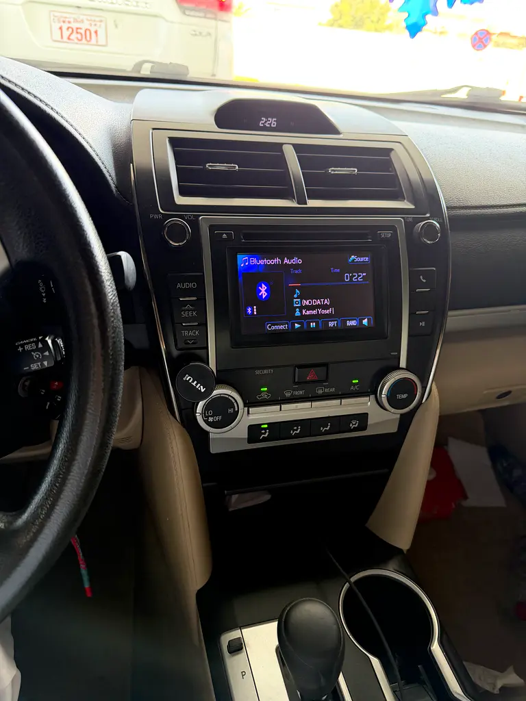 Toyota Camry 2014 — photo 1 of 4