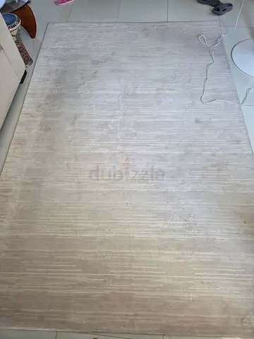 Light beige modern area rug - good condition 2x3m