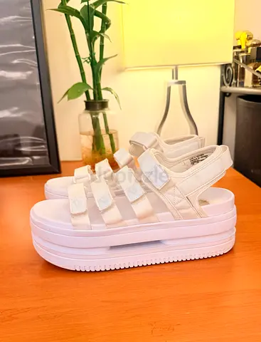 Nike - classic white sandals