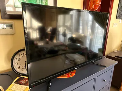 Hisense 24-inch LED TV - Good working condition