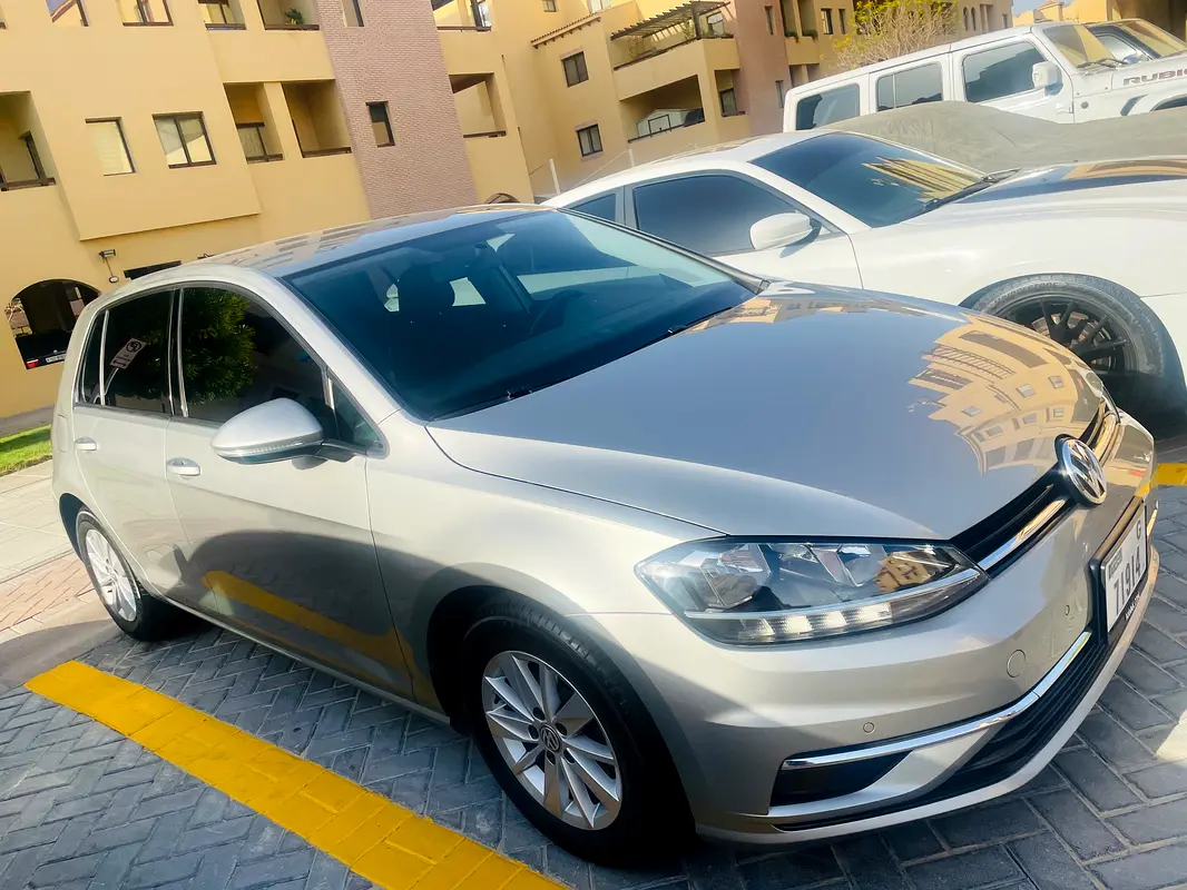 Volkswagen Golf 2018 — photo 1 of 8