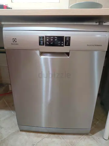 Dishwasher with 3 racks