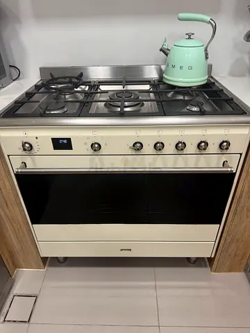 SMEG Cream freestanding gas range with oven - 90 cm
