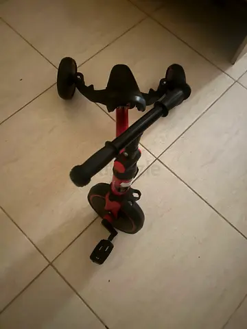 Kids 3-Wheel Scooter / Tricycle - Compact and Foldable