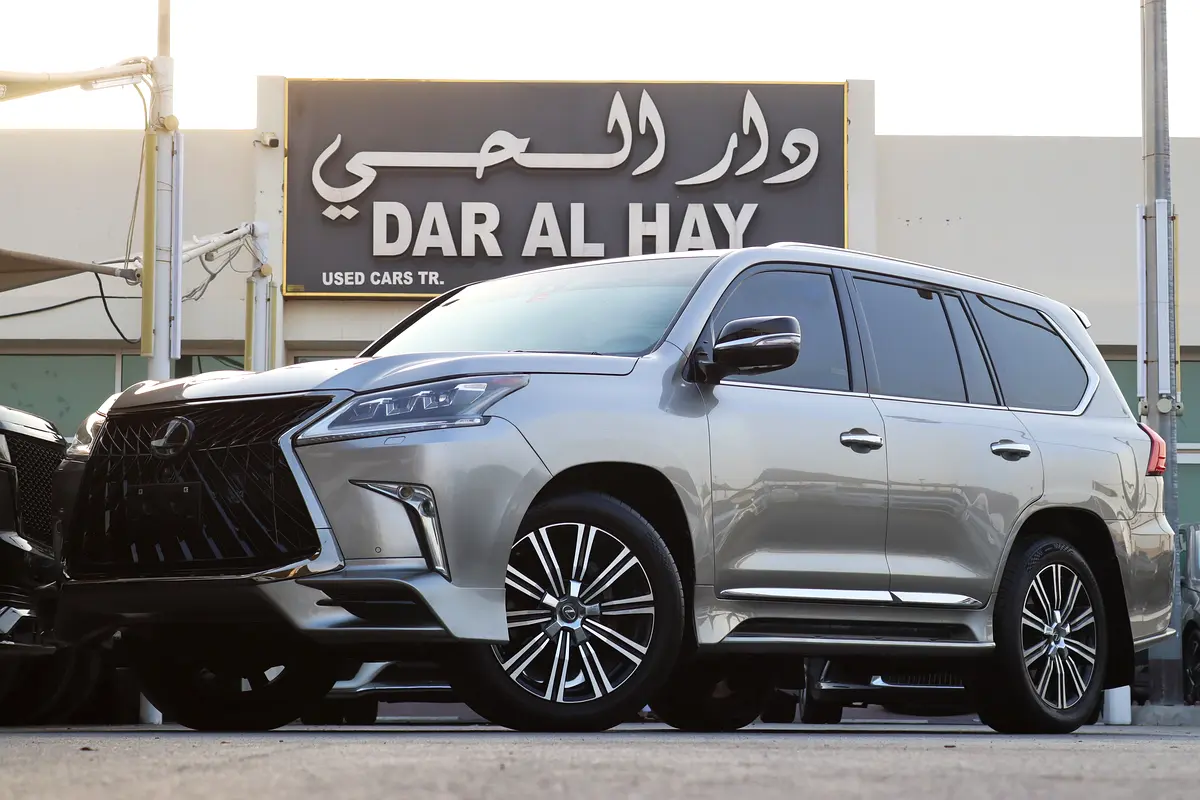Lexus LX-Series 2019 — photo 1 of 20