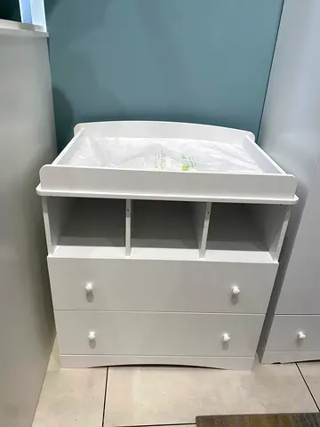 Centrepoint Junior Magaret Baby Changing Table with chest of Drawers-(bought for 700)