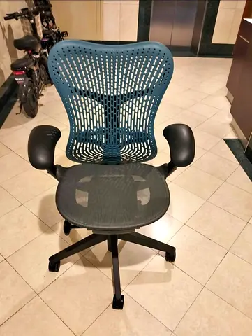 Herman Miller Mirra 2 Chair Fully Adjustable Good Condition