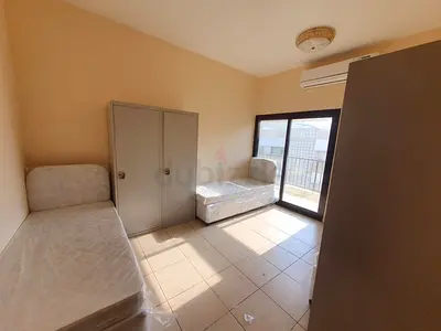 Executive Male Bed Space available in Bur Dubai
