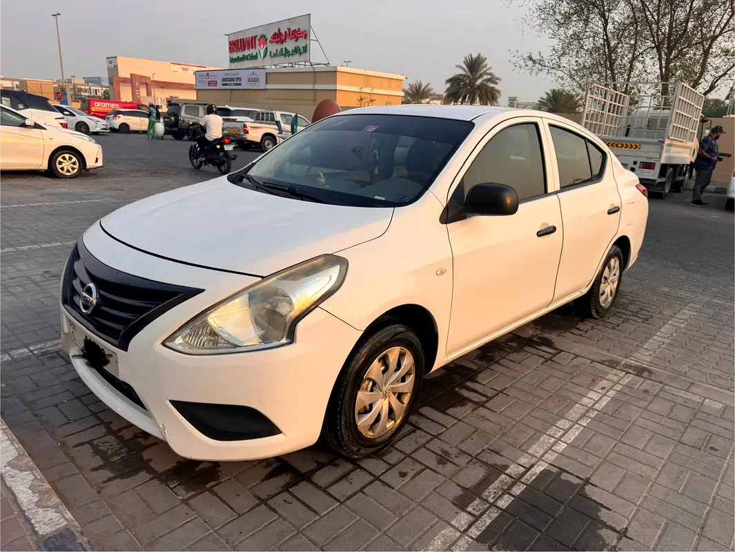 Nissan Sunny 2016 — photo 1 of 5