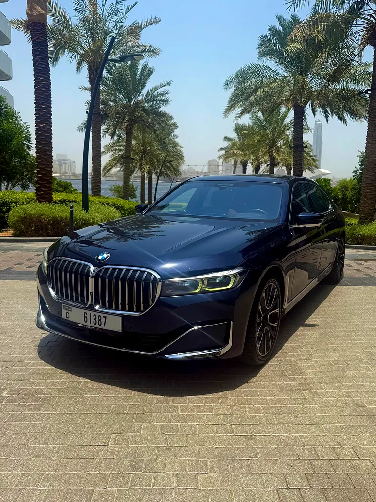 BMW 7-Series 2020 — photo 1 of 8