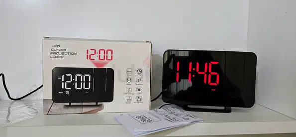 Clock with projection