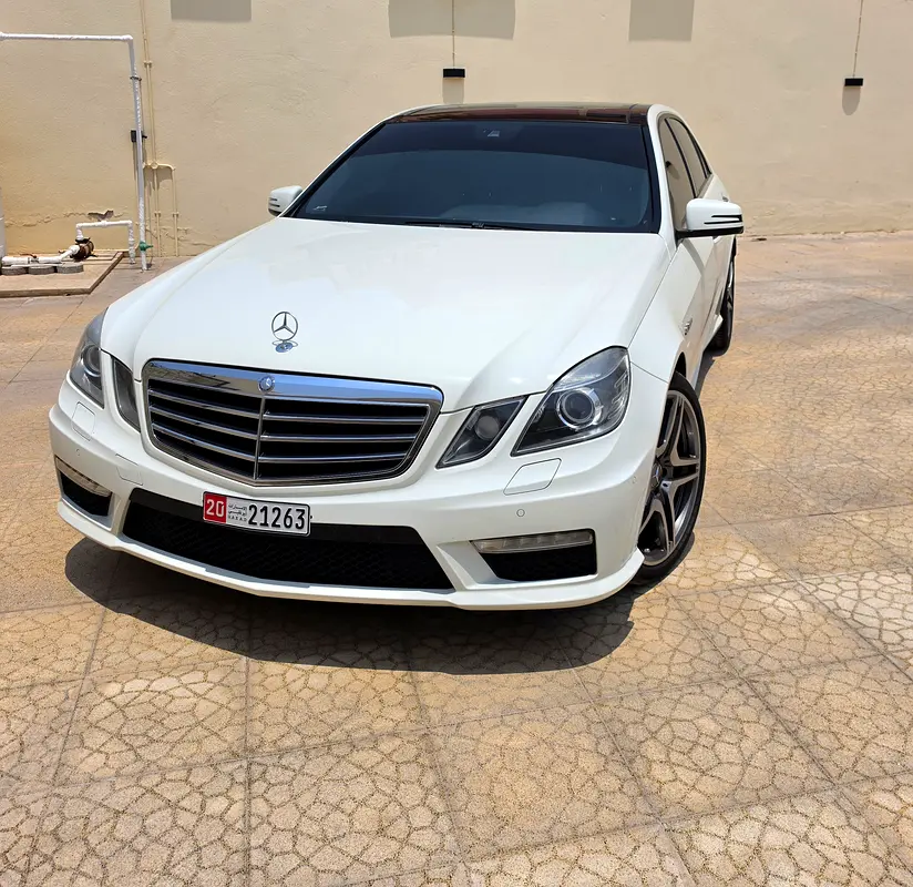 Mercedes-Benz E-Class 2010 — photo 1 of 15