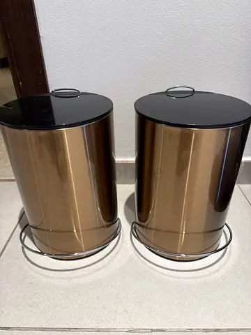 Set of 2 Small Kitchen/Bathroom Trash Bins - Brown Plastic, Used