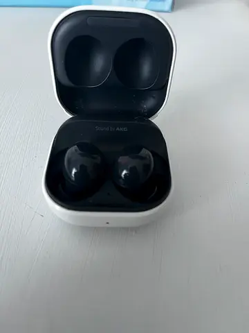 Samsung Galaxy Buds2 in charging case - barely used, good condition, active noise cancellation.