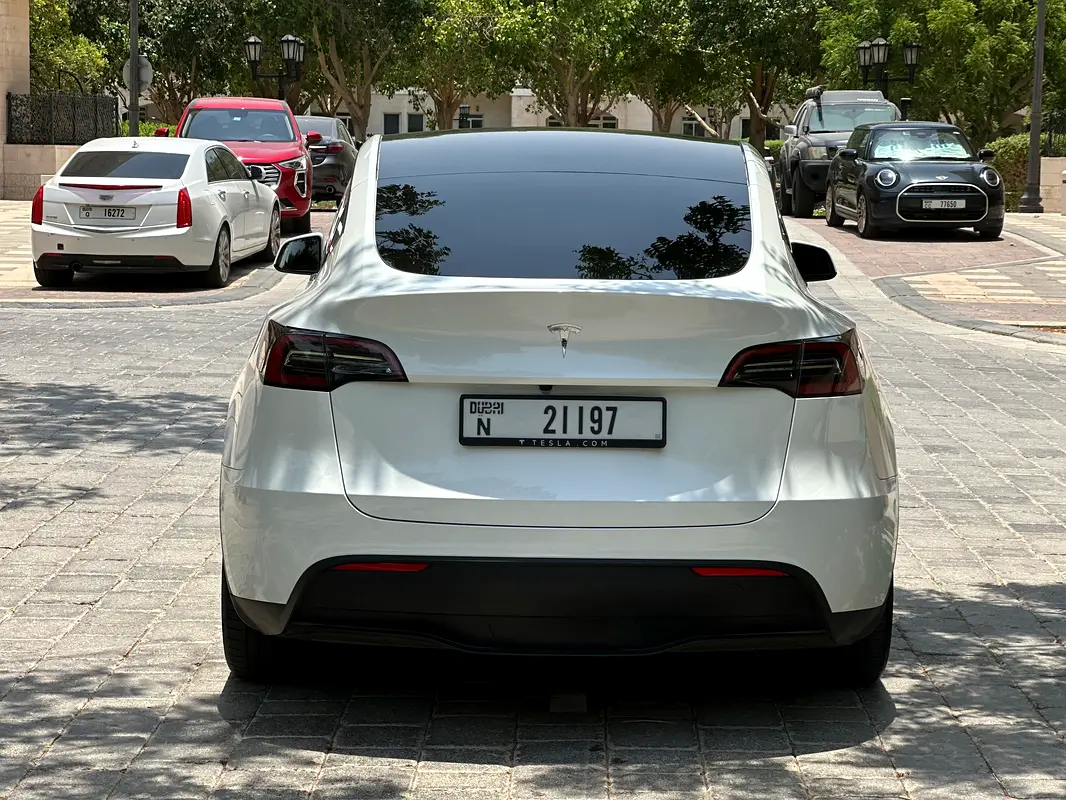 Tesla Model Y 2024 — photo 1 of 14