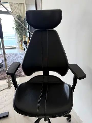 Black ergonomic office chair with headrest - great condition