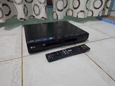 Lg 5.1ch (Bluetooth) Home Theatre Player only with Remote control in excellent working condition